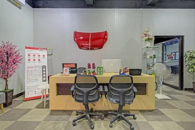 Super Oyo Capital O 3198 Sukomanunggal Inn Surabaya Exterior photo